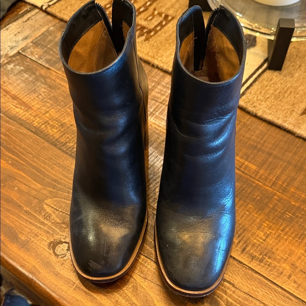 ANTONIO MELANI Black Leather Ankle Booties